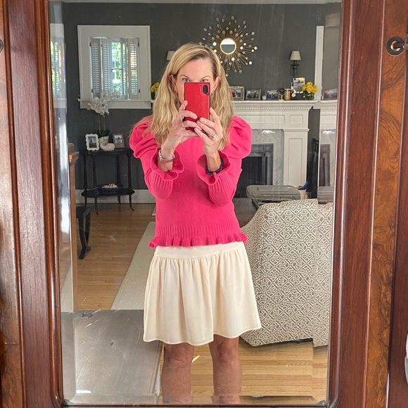 Meet your Posher, Karina - Picture 2 of 2